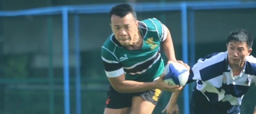 Dr Lai carrying the ball in a rugby match in 2019